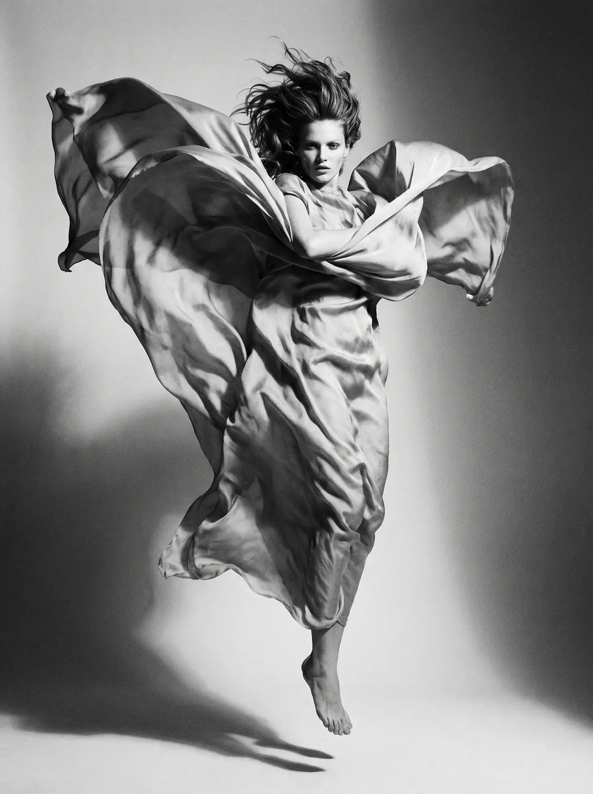 9体育网址 灵感橱窗 流动面料艺术摄影